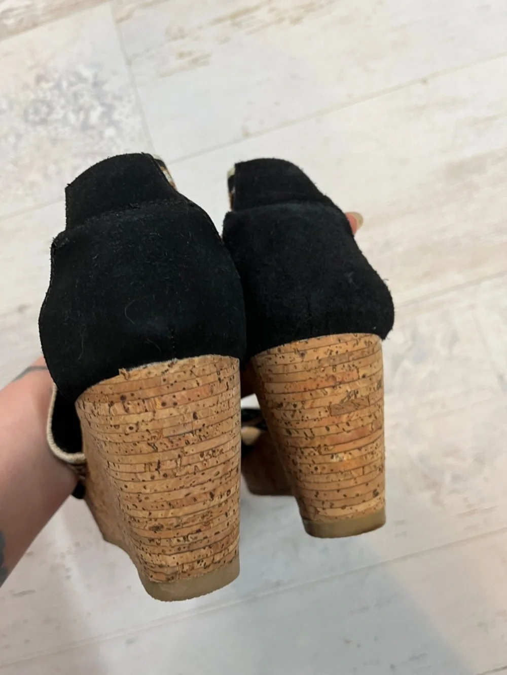 Minnetonka Drew Wedge Sandals Black Size 9